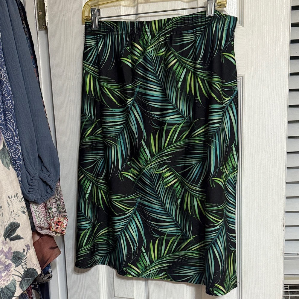 Tropical Palm Print Midi Skirt - Black and Green